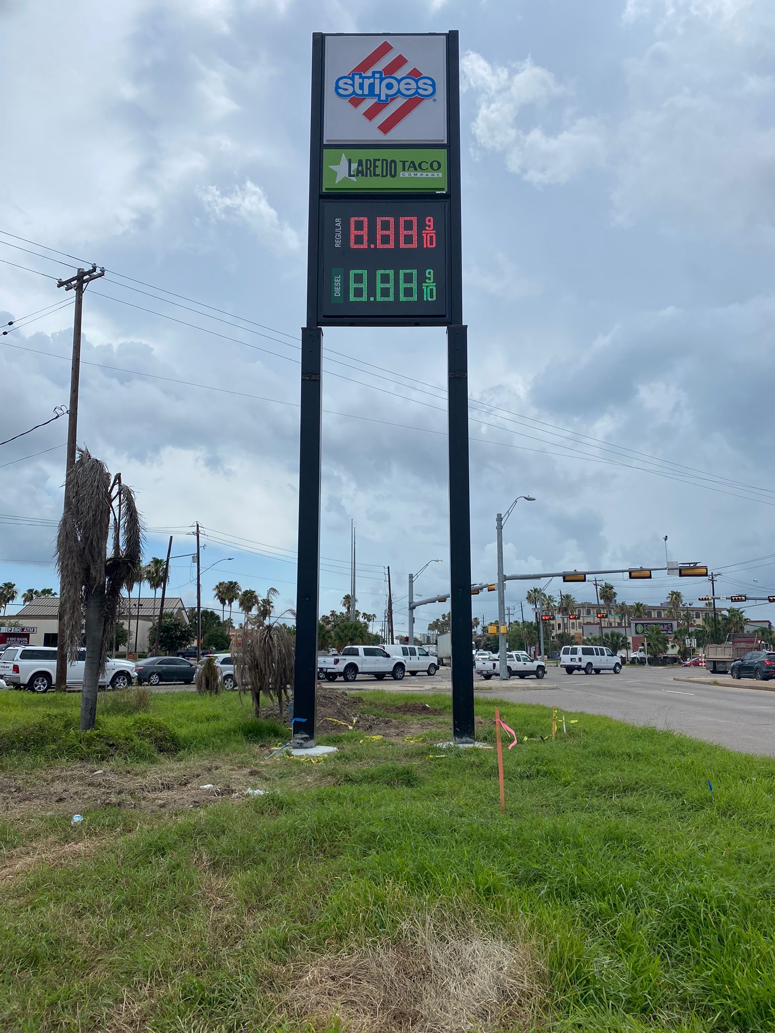 Implemented a state-of-the-art digital pylon for Stripes, showcasing fuel prices and Laredo Taco Company's offerings.
